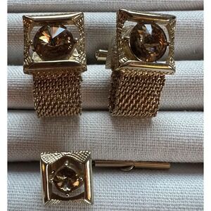 Vintage Amber Colored Stone Wrap Around Yellow Gold Tone Cuff Links & Tie Tac